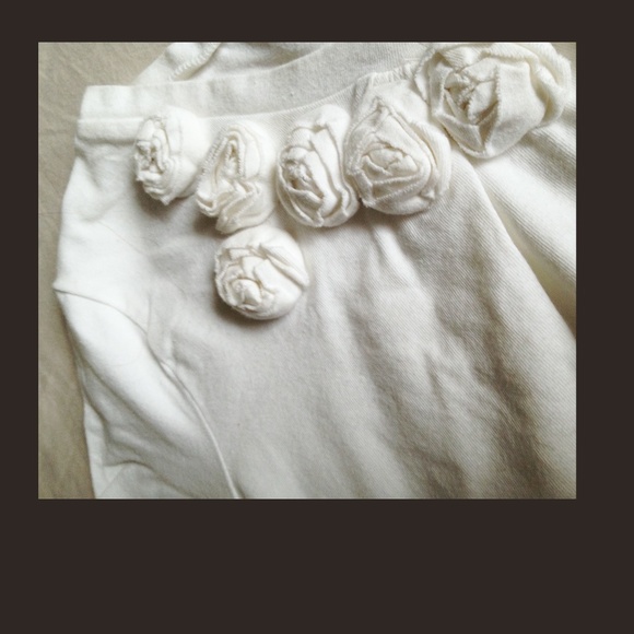 White roses t-shirt. Size 14 (142-151cm) - Picture 3 of 4